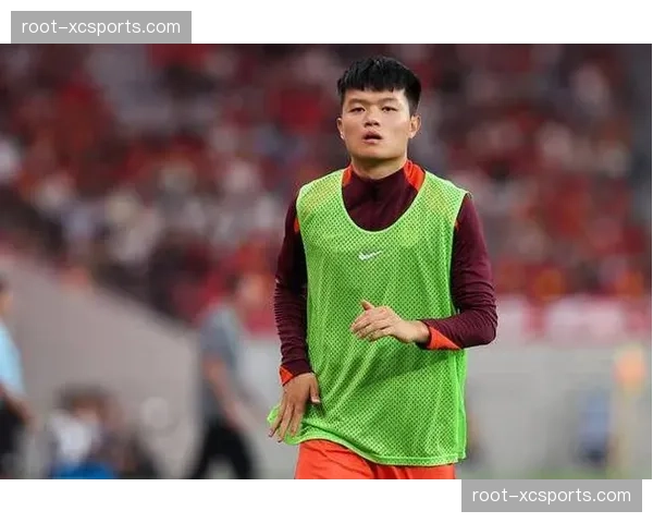 杨希转会上海海港随队出征泰国备战亚冠赛事